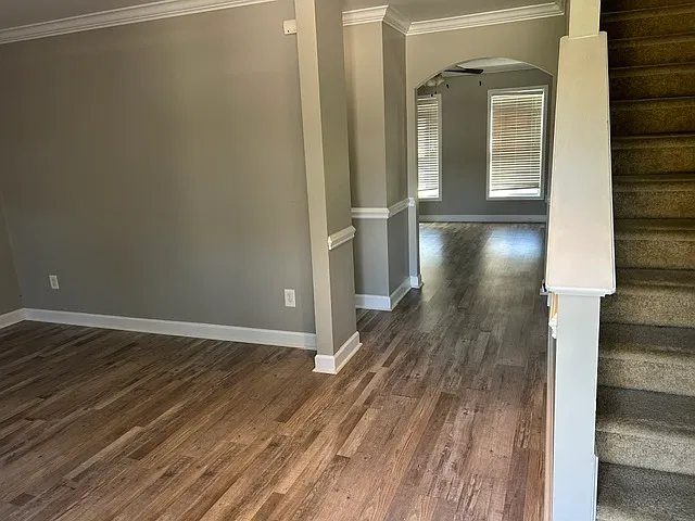 4 bed, 2.5 bath, 2144 sqft, $2,000 — Photo 2