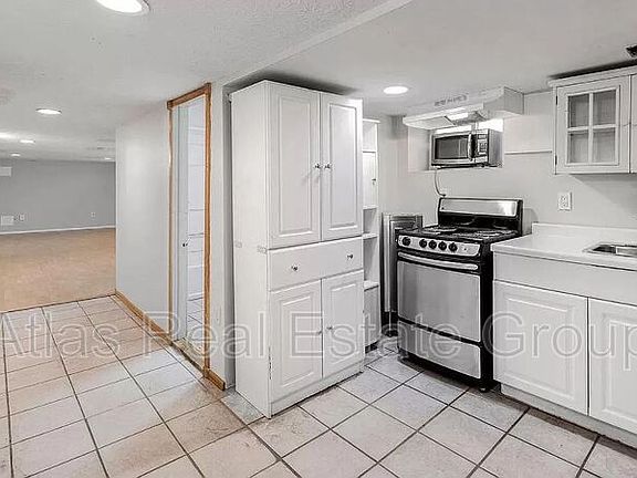 4th image of 2408 N Humboldt St #B