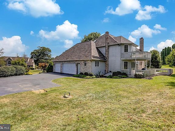2nd image of 102 Golf Cir