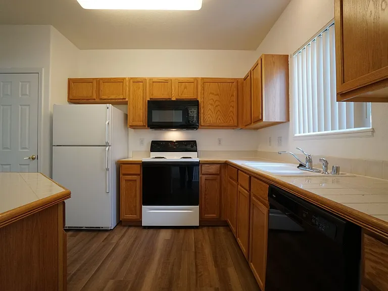 3770 Strawberry Field Grv #B — Photo 9