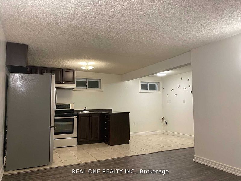 Markham House for rent - 2 Bedrooms — photo 2