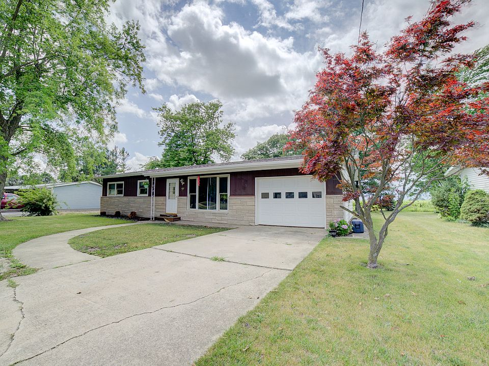 212 N 7th St, Cissna Park, IL 60924 Zillow