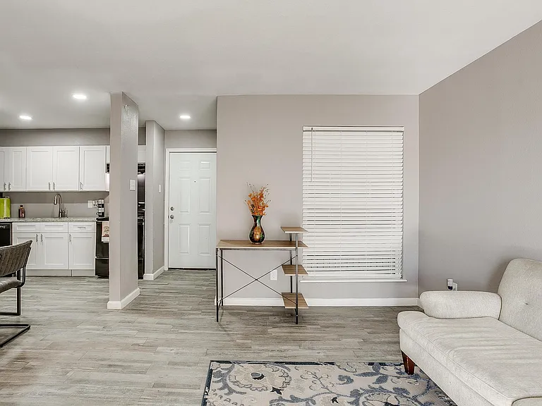 Vista Buena Apartments — Photo 4