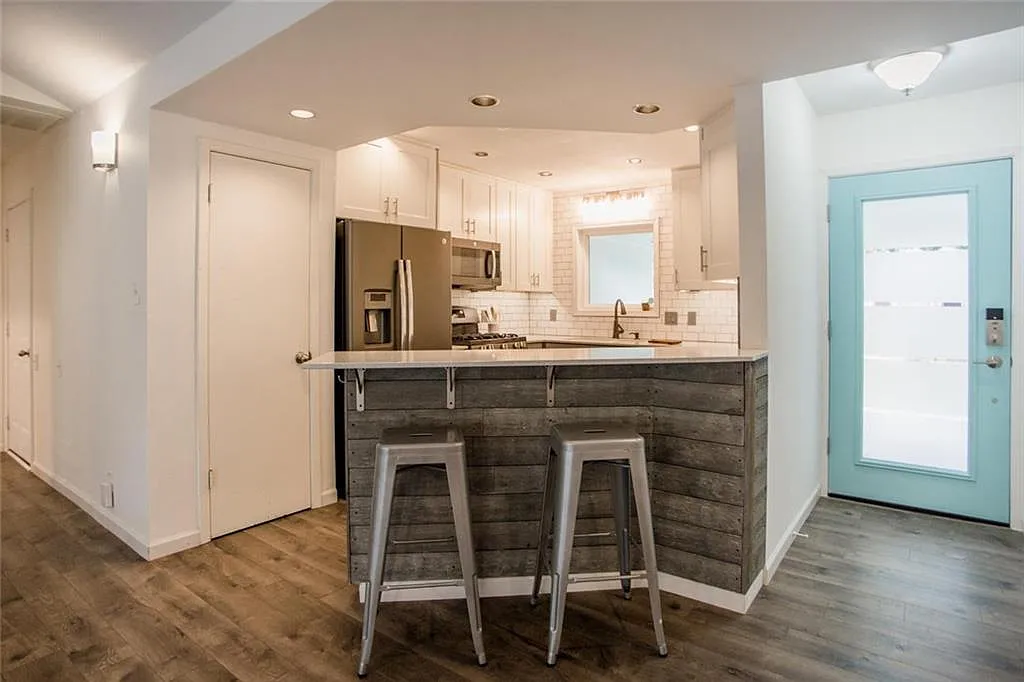 3 bed, 2.0 bath, 1783 sqft, $2,900 — Photo 4