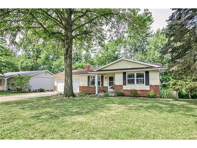 11 W Meadow Dr photo 1
