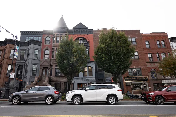 Rented by Silver Line Realty Group NY LLC | media 9