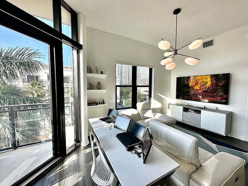 1st image of 400 4th Ave S APT 407