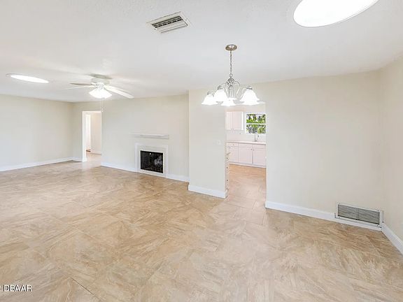 4th image of 222 S Venetian Way