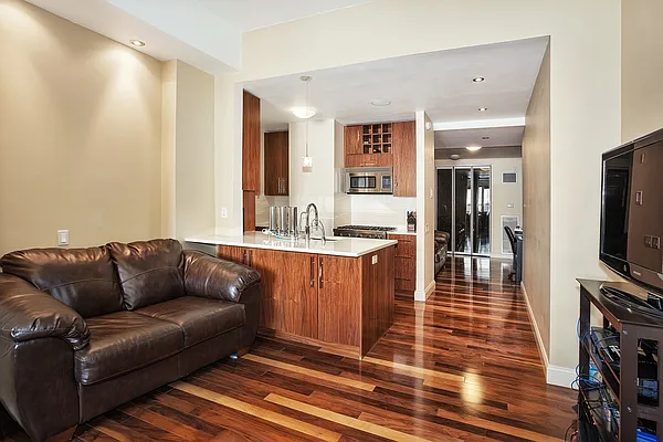 Sold by LG Fairmont Group | media 8