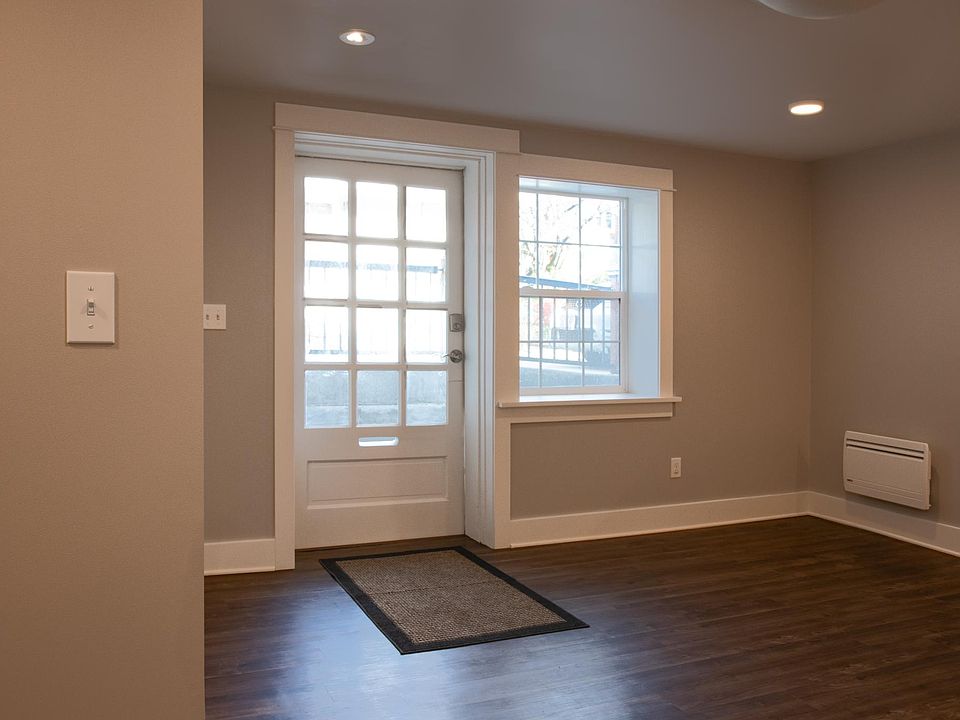 Entry/Common Area