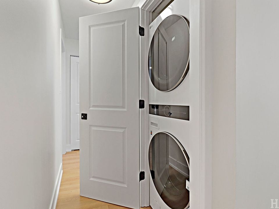 2nd image of 1200 W Northwest Hwy APT 305