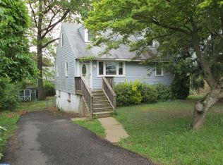 19 Woodview Rd, Malvern, PA 19355