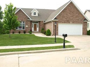 1018 W Applewood Ln, Peoria, IL 61614