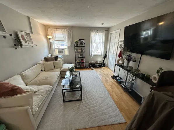 224 W 6th St APT 4, South Boston, MA 02127