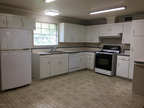 2nd image of 122 Elmwood Dr