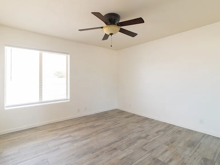 21148 Rosewood St — Photo 7