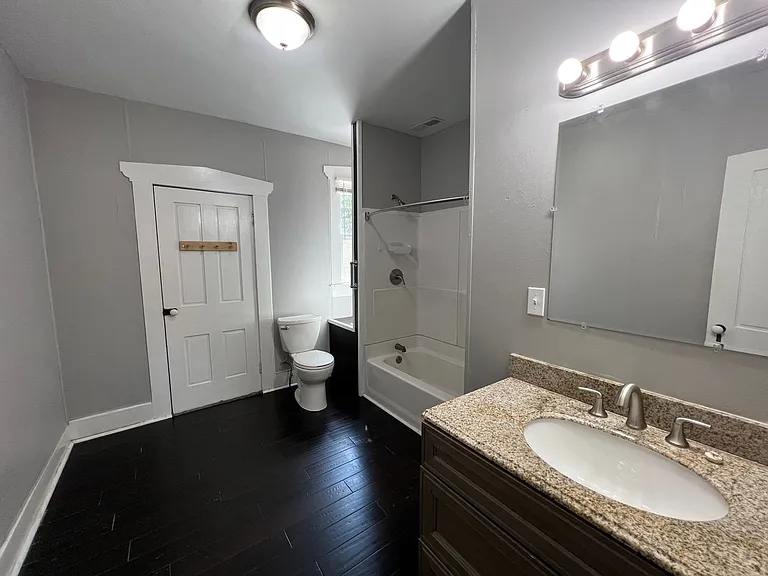 1326 Oak St — Photo 9