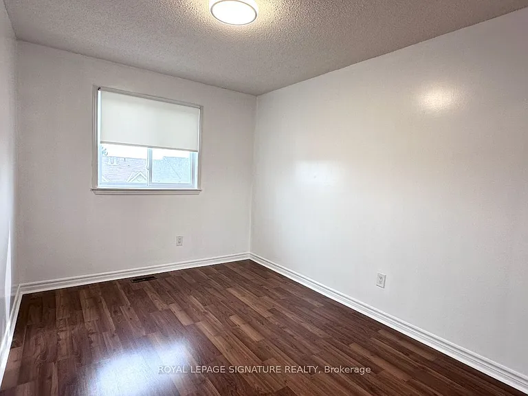 602 Gibney Cres — Photo 8