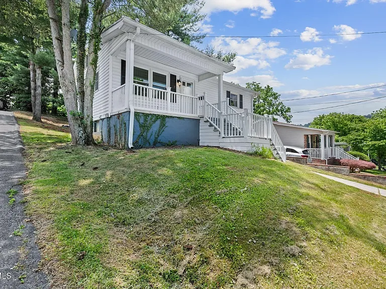 15 Holmes St — Photo 2