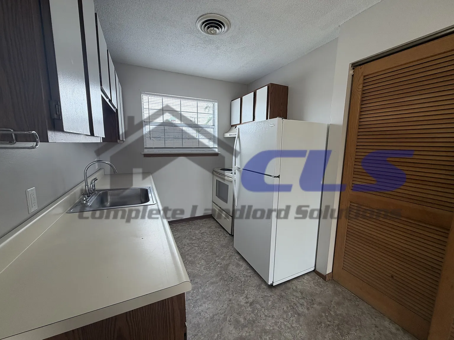 820 Poplar Street - 2 — Photo 2