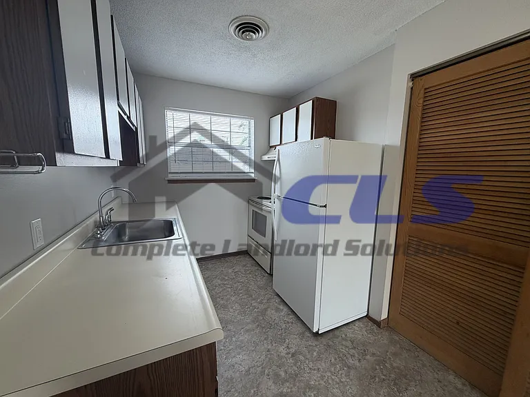 820 Poplar St #2 — Photo 2