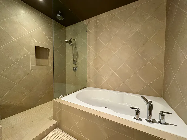 127A W 10th St #A — Photo 29