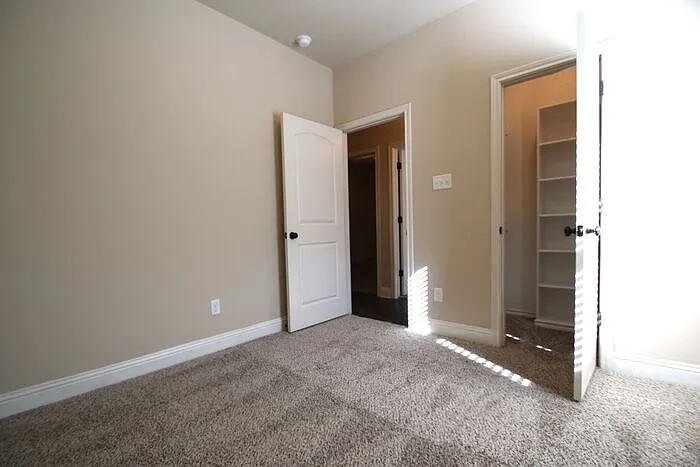 3219 Karen St — Photo 15