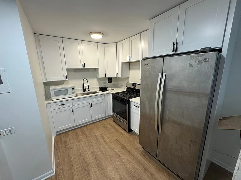 2411 W Balmoral Ave #1D — Photo 1