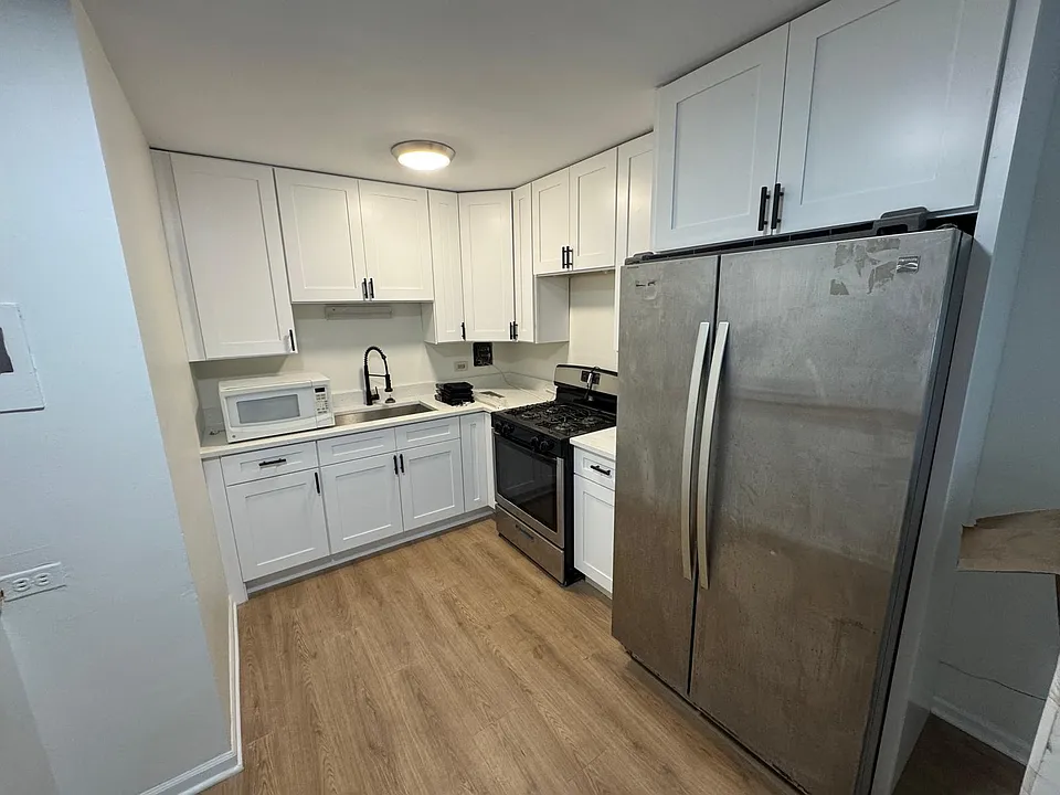 2411 W Balmoral Ave #1D