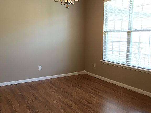 3rd image of 8 Meyer Ln #7858