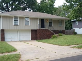 306 SW Sunset Dr, Lees Summit, MO 64081