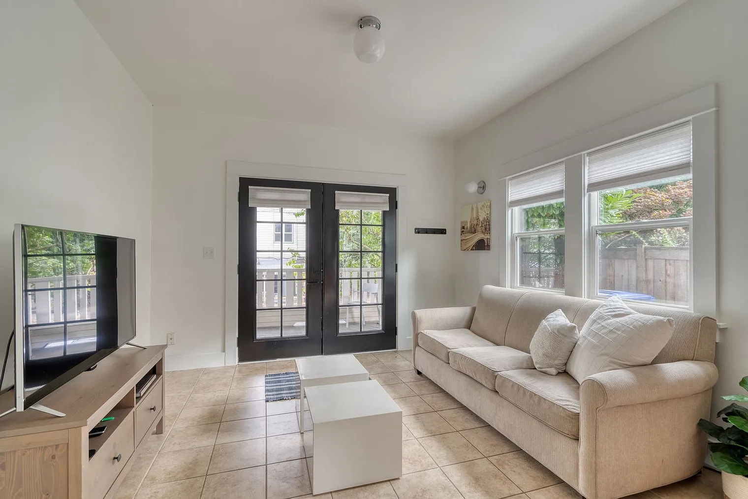 2 bed, 2.0 bath, 742 sqft, $3,867 — Photo 3