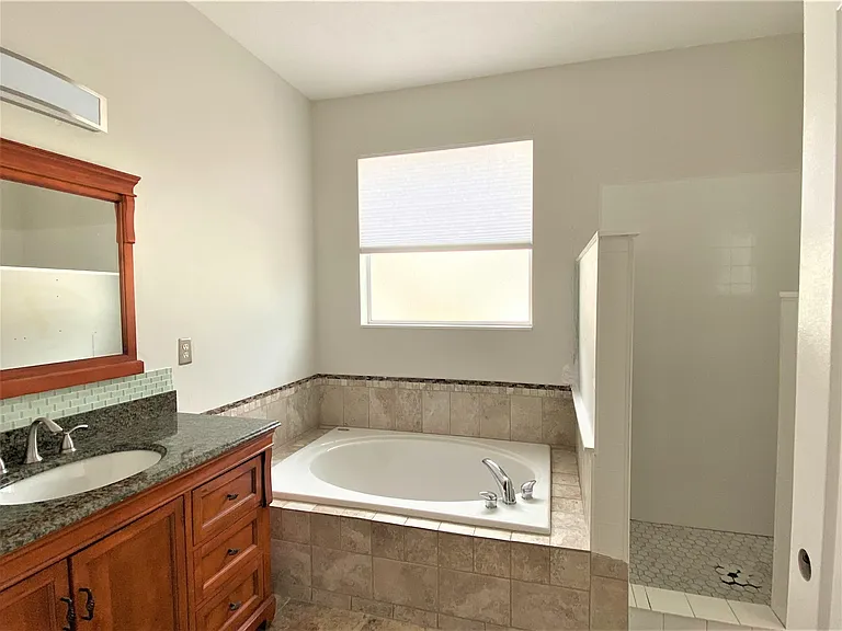 880 NW Waterlily Pl — Photo 7