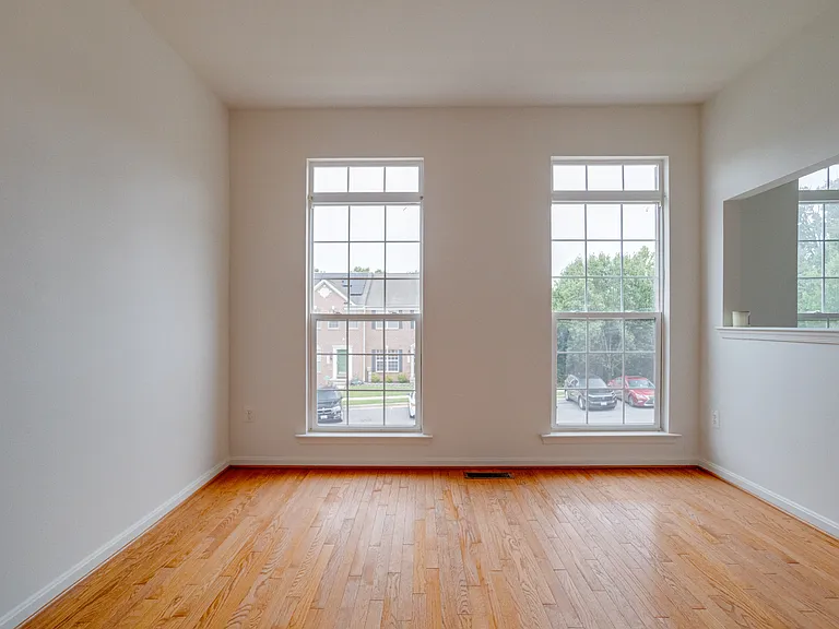 103 Buttonwood Ct — Photo 6