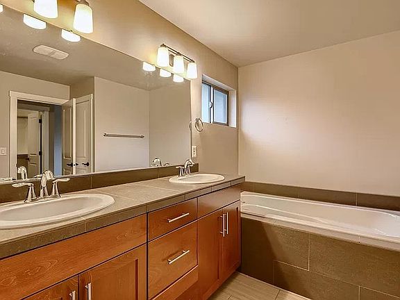 4th image of 4016 SE 168th Ave