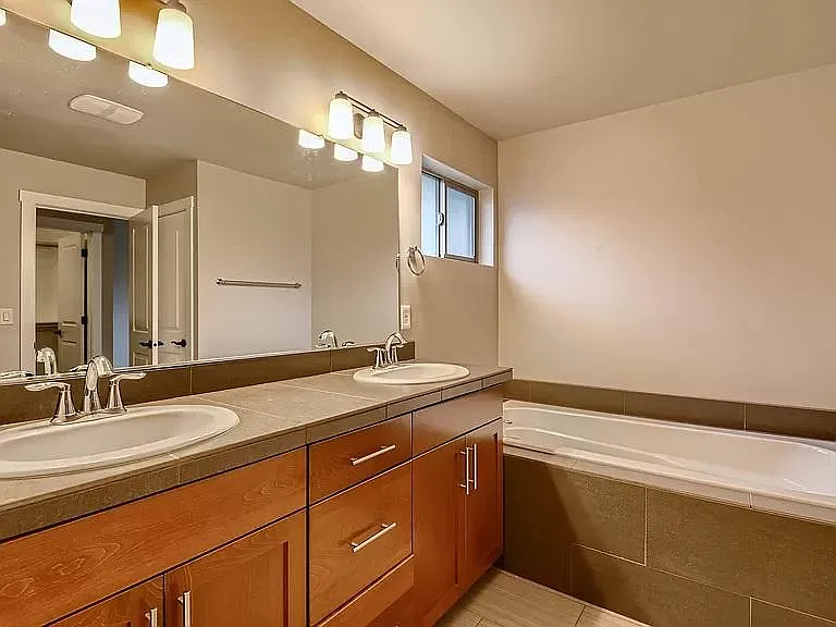 4016 SE 168th Ave — Photo 4