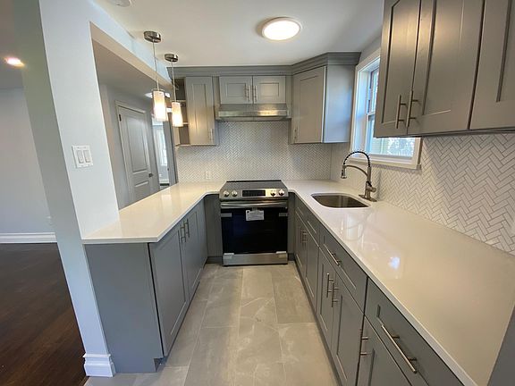 4th image of 71 Sintsink Dr E Floor 1
