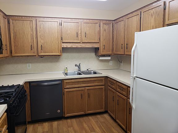 3rd image of 2074 Cranbrook Dr NE #16