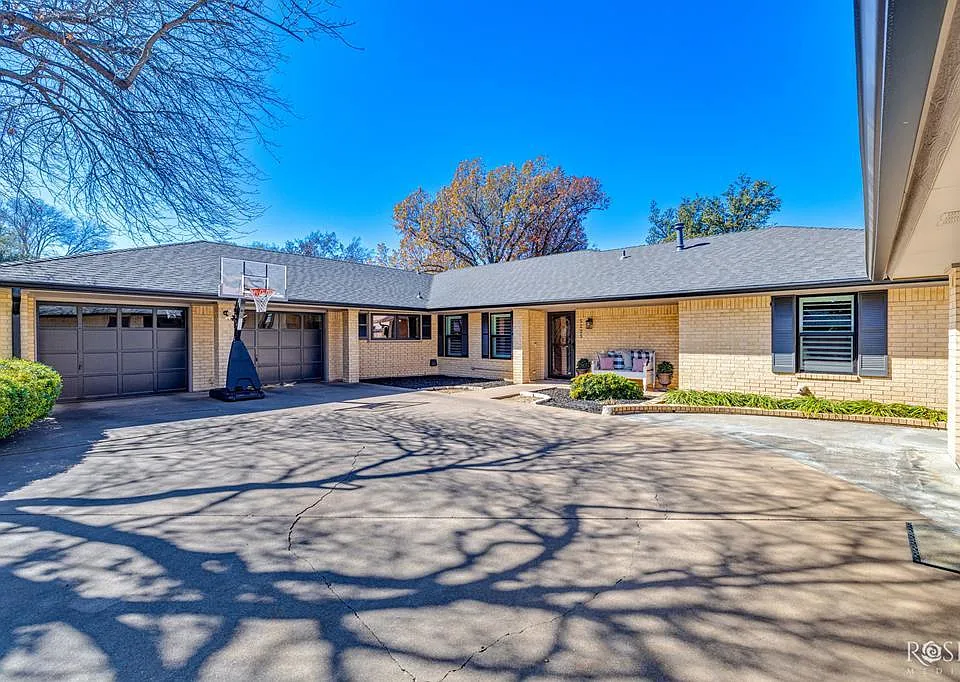 5225 Beverly Dr