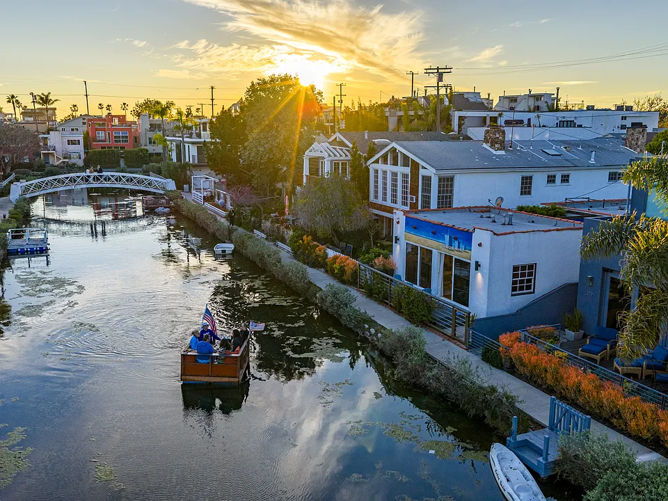 225 Carroll Canal