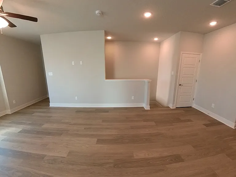 7122 Magnolia Blf #2 — Photo 13