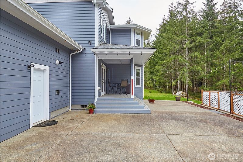 3rd image of 4909 SW Old Clifton Road