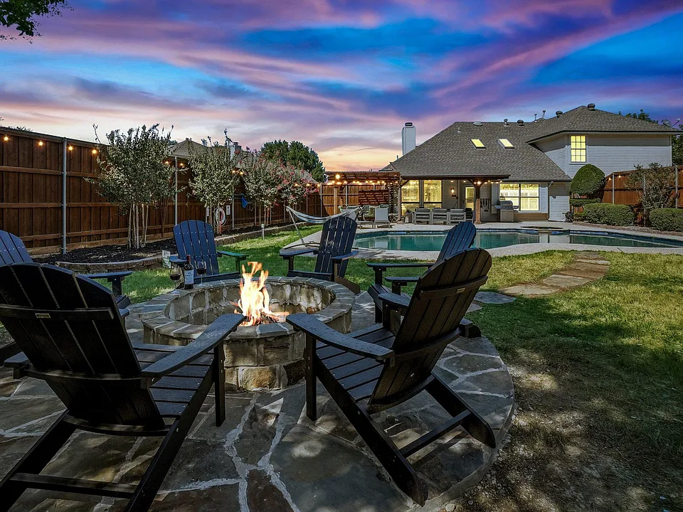922 Blackstone Dr