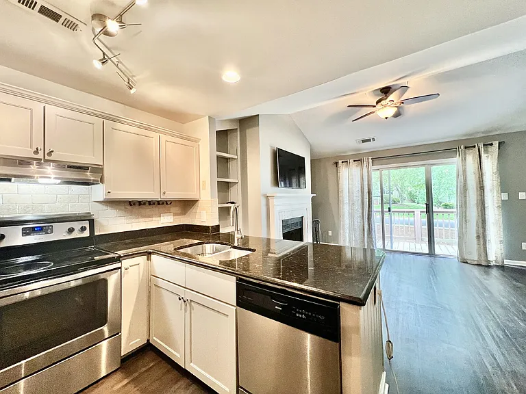 3306 Selwyn Farms Ln #7 — Photo 5
