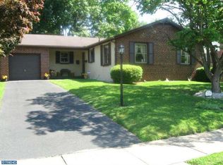 218 Powhattan St, Essington, PA 19029