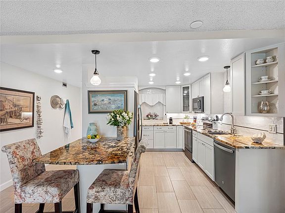 5th image of 11485 Oakhurst Rd #312