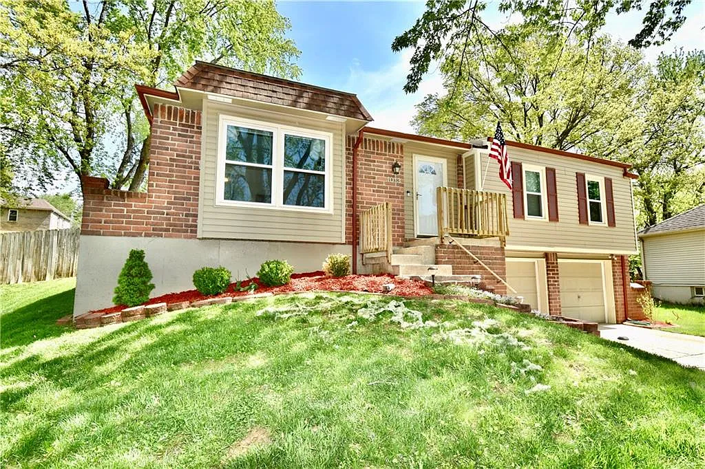1013 Northwest Berkshire Drive - 1 — Photo 1
