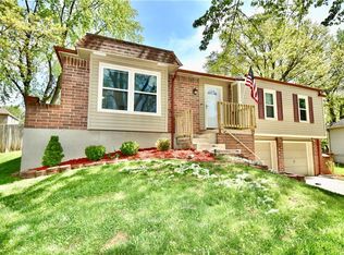 1013 NW Berkshire Dr, Blue Springs, MO 64015
