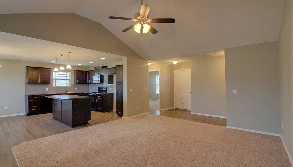 Building Photo - 1023 S Tanner Dr