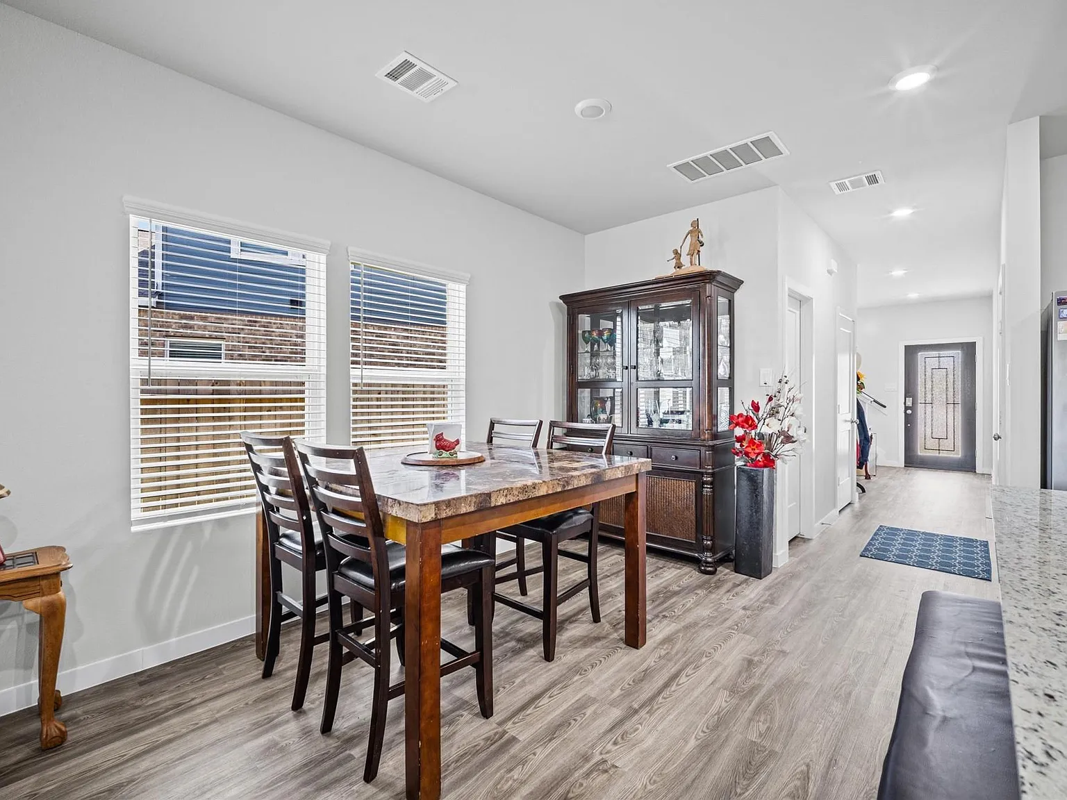 4 bed, 2.5 bath, 1934 sqft, $2,490 — Photo 4